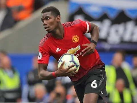 Giữa lúc căng thẳng, Pogba đã làm gì để vực dậy Man Utd?
