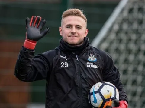 Giữa lúc De Gea chần chừ, Man Utd công bố thủ thành tân binh