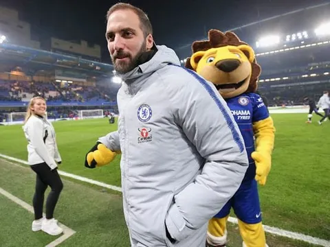 Góc Chelsea: Higuain không phải là đấng cứu thế