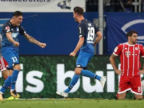 Góc HLV Nguyễn Văn Sỹ: Phòng thay đồ của Bayern Munich có vấn đề?