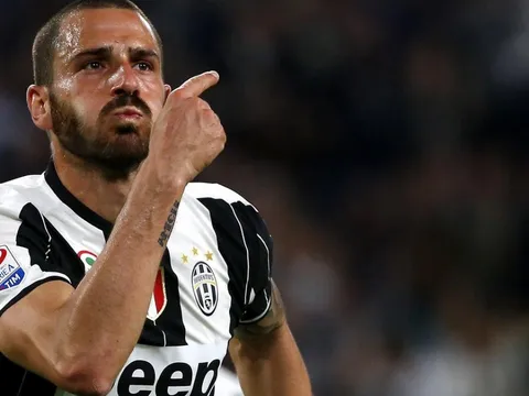 Góc siêu phẩm: Bonucci vô lê tung lưới AS Roma