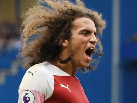 Guendouzi dẫn đầu cuộc biểu tình "bóng chạm tay" Aguero