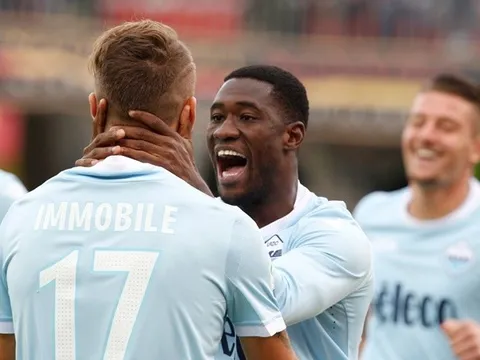 Hạ đội bóng "tệ nhất quả đất", Lazio đe dọa ngôi đầu của Napoli