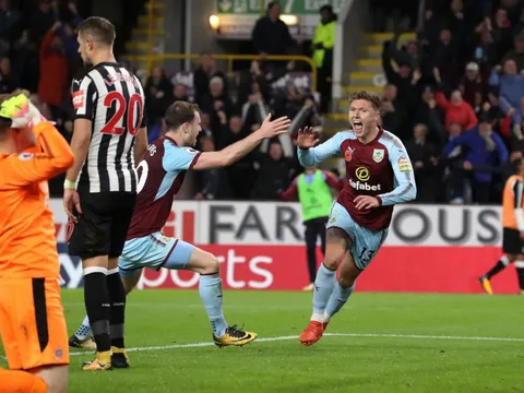 Ngựa ô Burnley hạ Newcastle trong trận cầu đậm chiến thuật