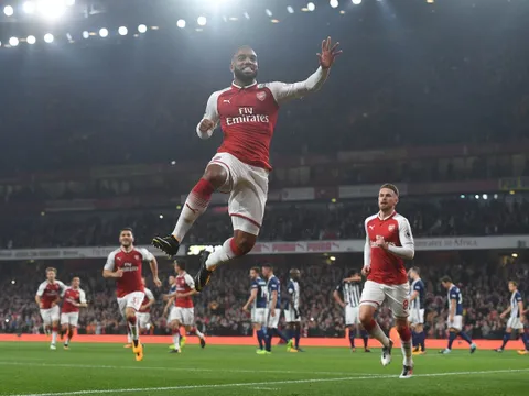 Hạ West Brom, Lacazette thiết lập hàng loạt cột mốc khó tin