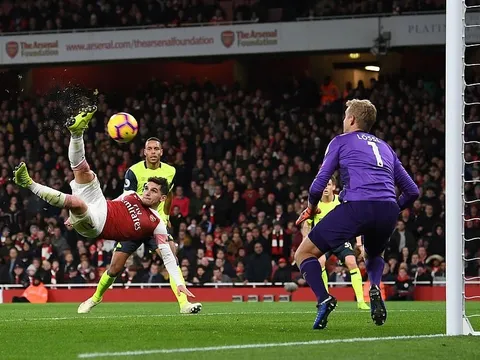 Hàng công bế tắc, Torreira dạy Aubameyang, Lacazette cách dứt điểm