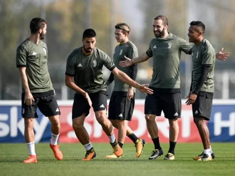 'Hàng hiệu' Higuain cười thả ga cùng đồng đội trước ngày rời Italia