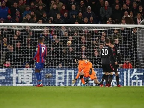 Hàng thủ Arsenal "lực bất tòng tâm" trước bộ đôi Townsend - Zaha