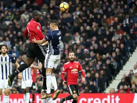 Hàng thủ hớ hênh, Quỷ đỏ suýt ôm hận trước người cũ của Man City