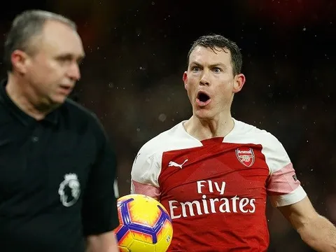 Hàng thủ lao đao, "kép phụ" ghi điểm với Emery theo cách ít ai ngờ