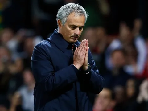 Hàng thủ mơ ngủ, Mourinho van nài BLĐ M.U phá kỷ lục mua sao Serie A