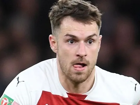 Hàng tiền vệ gặp hạn, Juventus quyết có sớm Ramsey