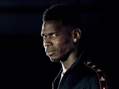 Hành động cực SỐC của Pogba khi biết tin Mourinho bị sa thải