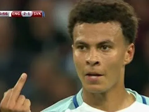 Hành động khiếm nhã của Dele Alli đối với trọng tài