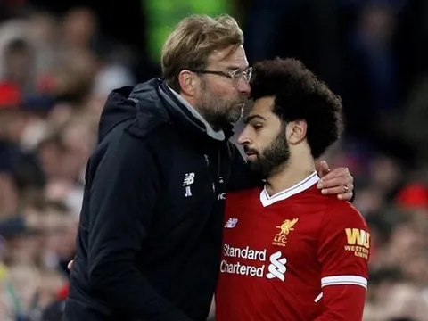 Hành động khó tin của Klopp với Salah sau khi Sturridge ghi bàn