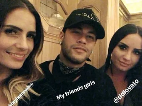 Hậu đại chiến, Neymar hẹn hò với ca sĩ Demi Lovato