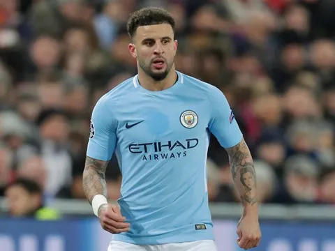 Hậu derby Manchester, Kyle Walker móc mỉa Man United bằng... thơ