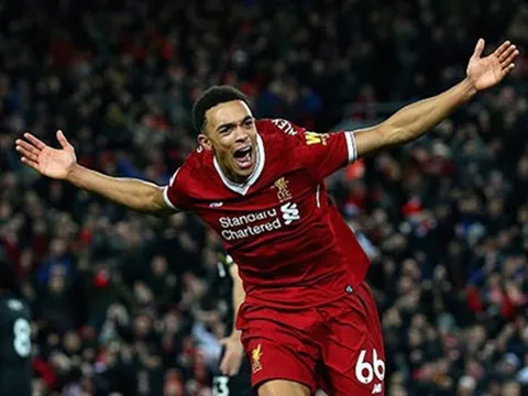 Hậu vệ 19 tuổi được HLV Klopp xếp đá chính nhờ mẹ