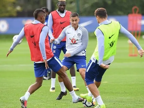 Hazard & Morata trở lại, sân tập Chelsea rộn ràng