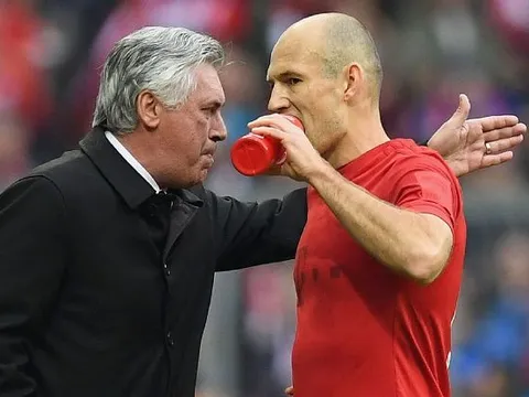 Hé lộ lí do Ancelotti bị 'phản': Robben chê giáo án tập luyện nhẹ như chơi