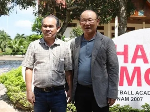 Hé lộ thời điểm bầu Đức ngưng chi trả lương cho HLV Park Hang-seo