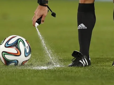 Vụ kiện 100 triệu USD cho cáo buộc FIFA ăn cắp ý tưởng bình xịt bọt