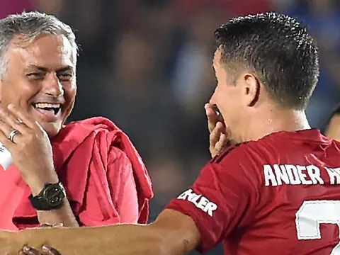 Herrera: "Cầu thủ Man Utd phải quen với điều đó"