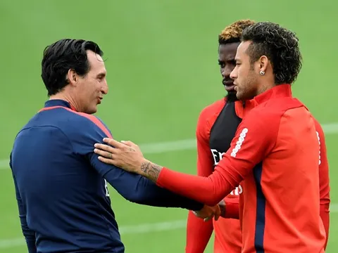 Hết Cavani, Neymar giờ gây hấn với cả HLV