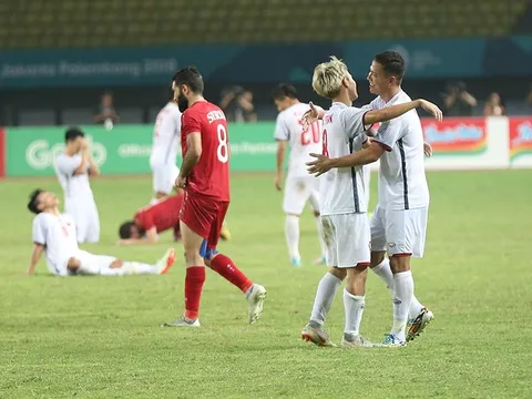 U23 Việt Nam ăn mừng phấn khích, cầu thủ Syria ôm mặt khóc nức nở