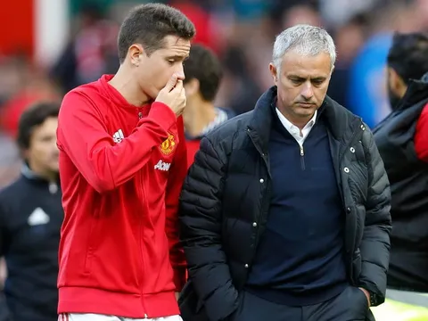 Chưa chốt tương lai ở M.U, Herrera gửi tối hậu thư đến Mourinho