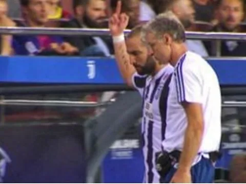 Higuain đứng trước nguy cơ bị cấm thi đấu tại Champions League