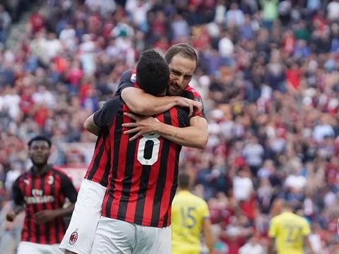 Higuain lập cú đúp, AC Milan vùi dập "Lừa bay"