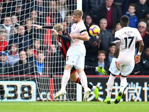 Hình ảnh cho thấy Bournemouth mất oan quả 11m trước Man Utd?