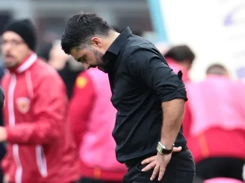 HLV Gattuso: 'Bị dao đâm không đau bằng thủng lưới kiểu này'