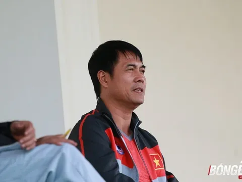 HLV Hữu Thắng và các "đồng môn" thị sát buổi tập của U23 Việt Nam
