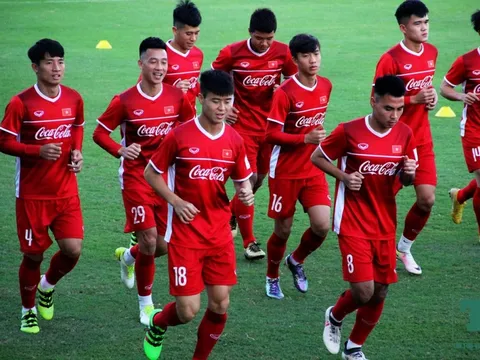 Đình Trọng chê mặt sân tập như...bê tông
