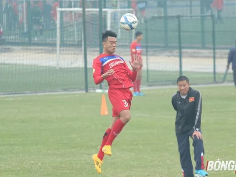 HLV Park Hang-seo tỉ mỉ vá hàng thủ cho U23 Việt Nam