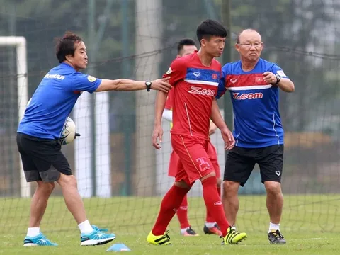 Mr Park và “điệp vụ” chuyên nghiệp hóa bóng đá Việt