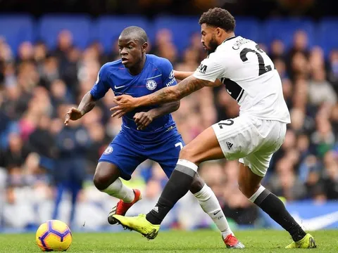 HLV Ranieri 'chết cứng' bởi con quái vật Kante mà ông đã tạo ra