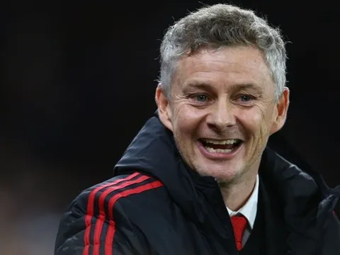 HLV Solskjaer phản ứng ra sao sau pha đá phạt tuyệt đẹp của Rashford?