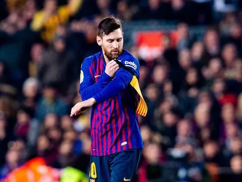 HLV Valverde phá vỡ im lặng về việc xếp Messi dự bị