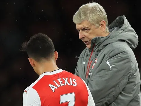 HLV Wenger đòi dẹp bỏ phiên chợ Đông