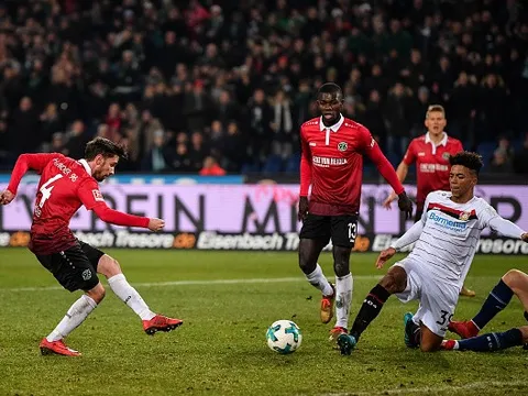 Hòa '8 bàn thắng', Leverkusen bỏ lỡ cơ hội giành ngôi nhì bảng