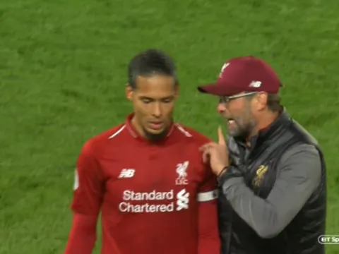 Hoà Chelsea, Klopp tiếp tục xông vào sân "sấy tóc" học trò