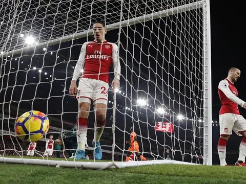 Hòa điên rồ, Wenger tranh thủ mỉa mai Mourinho