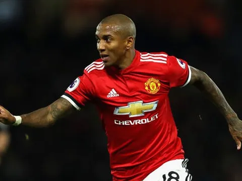 Hóa siêu nhân trước Watford, Ashley Young nói gì?