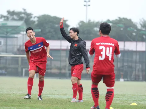 Hồi phục tốt, Công Phượng rạng rỡ trên sân tập