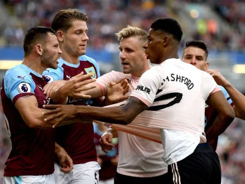 Hỏng pen, 'ăn' thẻ đỏ, Man Utd vẫn giành trọn 3 điểm trước Burnley