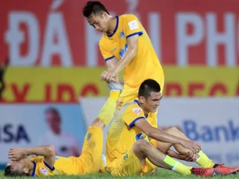 Phản lưới nhà, hỏng phạt đền, FLC Thanh Hóa buông một tay khỏi chiếc cúp vô địch