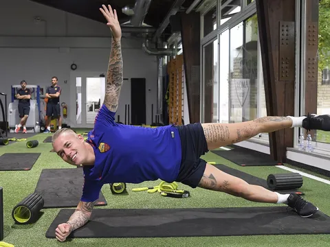 'Hot boy' Hà Lan làm gì ở phòng tập AS Roma?